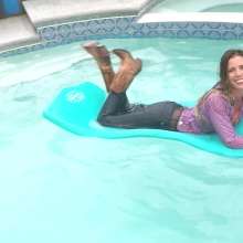 Tight and Wet Clothes: A Tight Levi's Jeans Swim in the Rain
