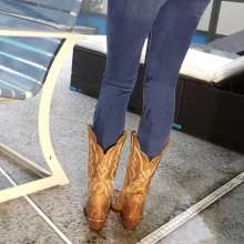 Tight and Wet Clothes: A Tight Levi's Jeans Swim in the Rain