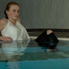 Jens German: Joannas cousin in the pool