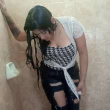 WetPlace: Jazminss Fully-Clothed Shower In Jeans