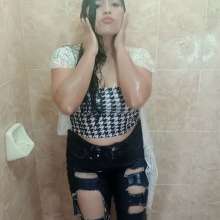 WetPlace: Jazminss Fully-Clothed Shower In Jeans
