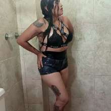 WetPlace: Jazminss Shower In Jeans Shorts