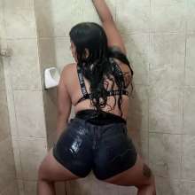 WetPlace: Jazminss Shower In Jeans Shorts