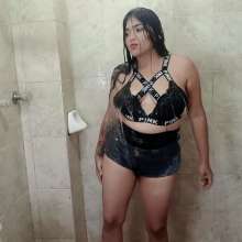 WetPlace: Jazminss Shower In Jeans Shorts
