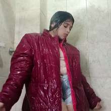 WetPlace: Jazminss Shower In Winter Jacket