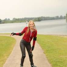 eileenvogel: W378 Eileen falling in the river while rolleblading