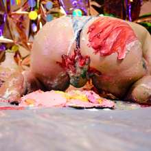 messyhot: Olive Makes a Carrie Prom Themed Cake Mess