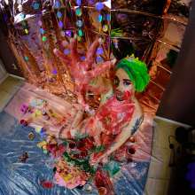 messyhot: Olive Makes a Carrie Prom Themed Cake Mess