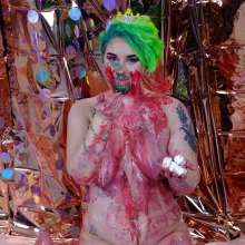 messyhot: Olive Makes a Carrie Prom Themed Cake Mess