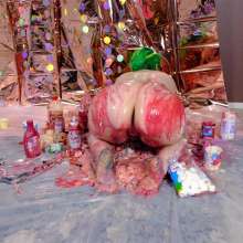 messyhot: Olive Makes a Carrie Prom Themed Cake Mess