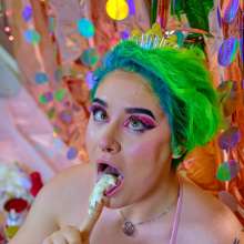 messyhot: Olive Makes a Carrie Prom Themed Cake Mess