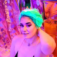 messyhot: Olive Makes a Carrie Prom Themed Cake Mess