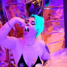 messyhot: Olive Makes a Carrie Prom Themed Cake Mess
