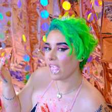 messyhot: Olive Makes a Carrie Prom Themed Cake Mess