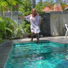 Wet_look_elena: Seethrougth White Drees and Stockings in the Pool