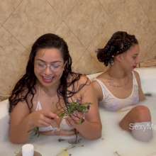 Alana SexyMessyBabes: Sensual Milk and Honey Bath