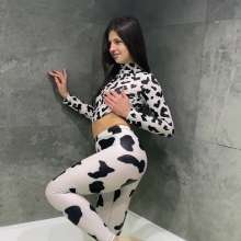 WetPlace: Sweety Vikky Bathing In Leggings