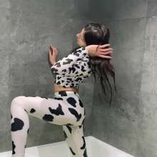 WetPlace: Sweety Vikky Bathing In Leggings