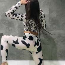WetPlace: Sweety Vikky Bathing In Leggings