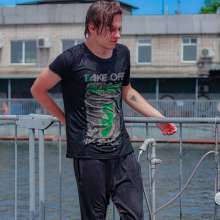 Wet Live Team: The Guy Did a Great Dive under Water Fully-clothed!
