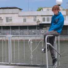 Wet Live Team: The Guy Did a Great Dive under Water Fully-clothed!