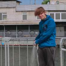 Wet Live Team: The Guy Did a Great Dive under Water Fully-clothed!