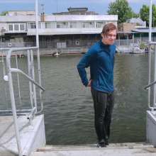 Wet Live Team: The Guy Did a Great Dive under Water Fully-clothed!