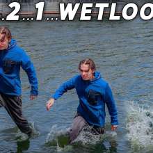 Wet Live Team: The Guy Did a Great Dive under Water Fully-clothed!
