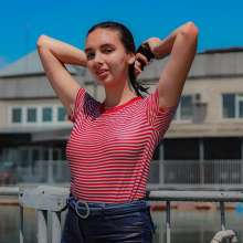 Wet Live Team: Valeria Took a Hot Swim in Jeans and Hoodie, without a Bra