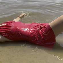 Wamgirlx: Wetlook Red--A Beautiful Red Dress That 'floats' on Water