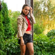 wet.look.me: Wetlook girl in leather jacket and tights gets wet | Wetlook.biz