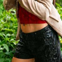wet.look.me: Wetlook girl in leather jacket and tights gets wet | Wetlook.biz