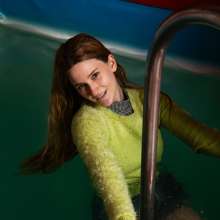wet.look.me: Wetlook girl in pool in tights and sweater | Wetlook.biz