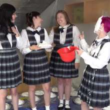 Darla DeVour: 4-Girl Pie Trivia W/ Larz, Daisy, Creamy and Darla
