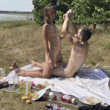 Wamgirlx: A British Posh Picnic (Food Fight)