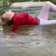 WetPlace: Alsu White Leggings In The River