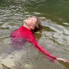 WetPlace: Alsu White Leggings In The River