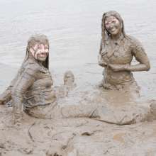 DungeonMasterOne: Goth Maude Gets Muddy!