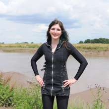 DungeonMasterOne: Goth Maude Gets Muddy!