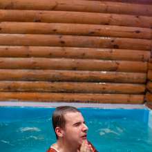 Wet Live Team: He Got Completely Wet in the Pool and Ripped His Outerwear