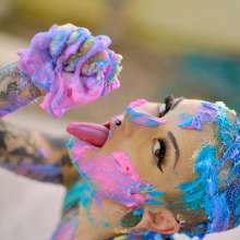 messyhot: Hex Hellflower Is a Goth Cake Smasher