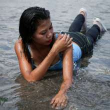 Owen: Jazz Soaks Her Jeans!  Photos