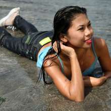 Owen: Jazz Soaks Her Jeans!  Photos