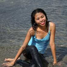Owen: Jazz Soaks Her Jeans!  Photos