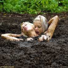 dlodoski: Quicksand Camera Girl--Photos