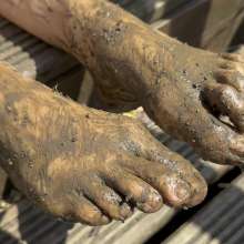 Wamgirlx: Muddy Soles--Playing with Mud between My Toes