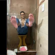MessyGuys: Nico Plays with His Feet and Covers in 5 Jars of Paint