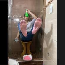 MessyGuys: Nico Plays with His Feet and Covers in 5 Jars of Paint