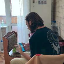 Wet Live Team: Spying on Oleg and Shampooing His Hair for a Long Time