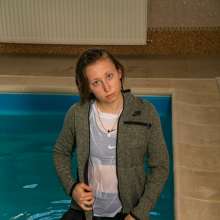 wet.look.me: Wetlook girl in cycling shorts gets wet in the pool | Wetlook.biz